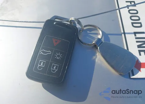 2015 Volvo Xc60 T5 from USA, damaged, VIN YV440MDJ4F2734579